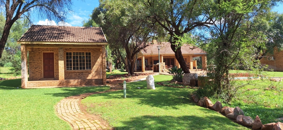 8 Bedroom Property for Sale in Swartruggens North West